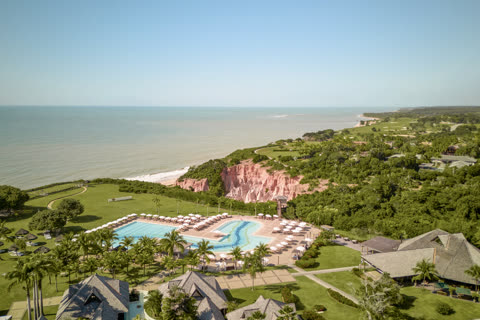 Piscina do Club Med Trancoso sobre as falésias
